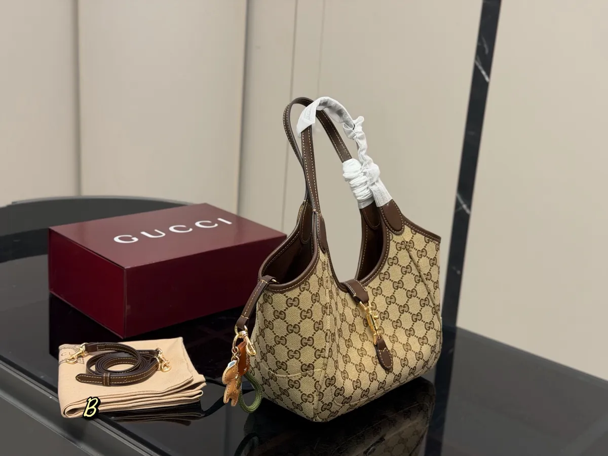 Gucci Jackie Tote Bag - 26 × 16 cm — source photograph 1 of 3