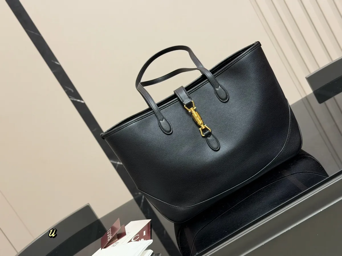 Gucci Jackie Tote Bag - 37 × 26 cm — source photograph 1 of 3