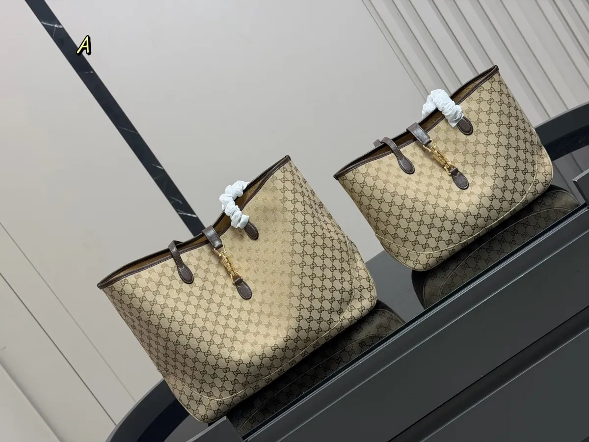 Gucci Jackie Tote Bag - 50 × 36 cm Options — source photograph 1 of 3