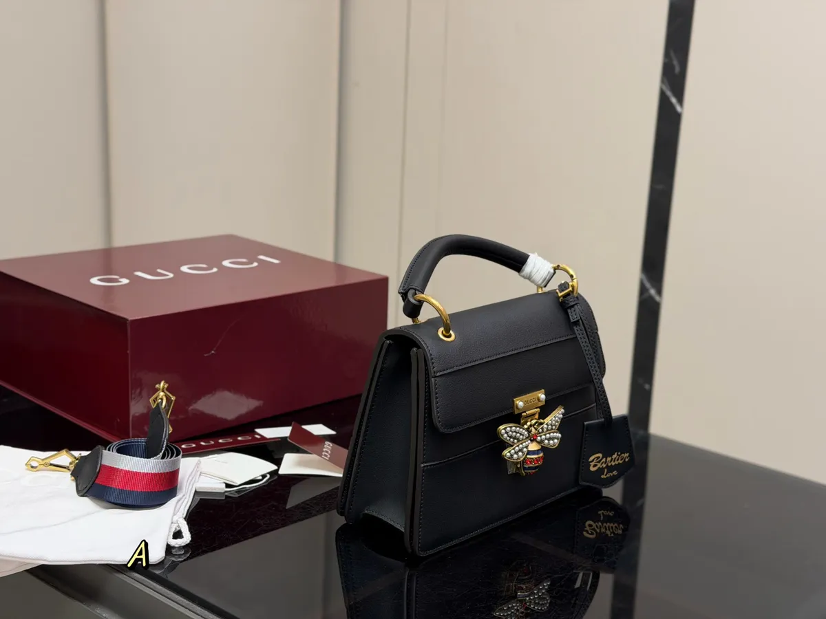 Gucci Margaret Messenger Bag - 25 × 18 cm — source photograph 1 of 3
