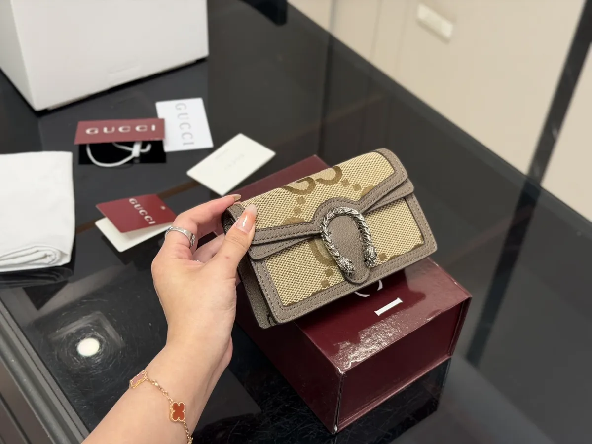 Gucci Monogram Handbag - 16.5 cm — source photograph 1 of 3