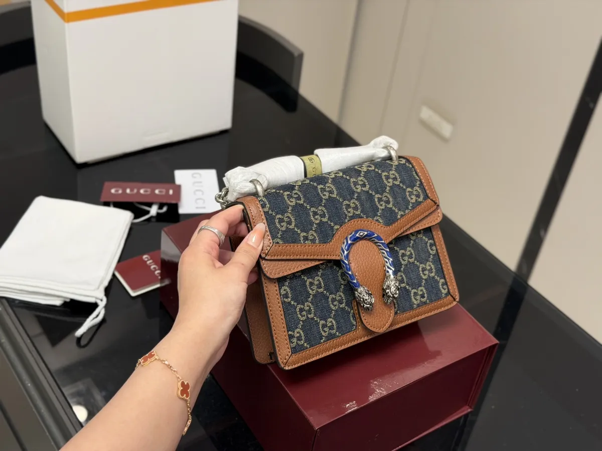 Gucci Monogram Handbag - 20 cm — source photograph 1 of 3
