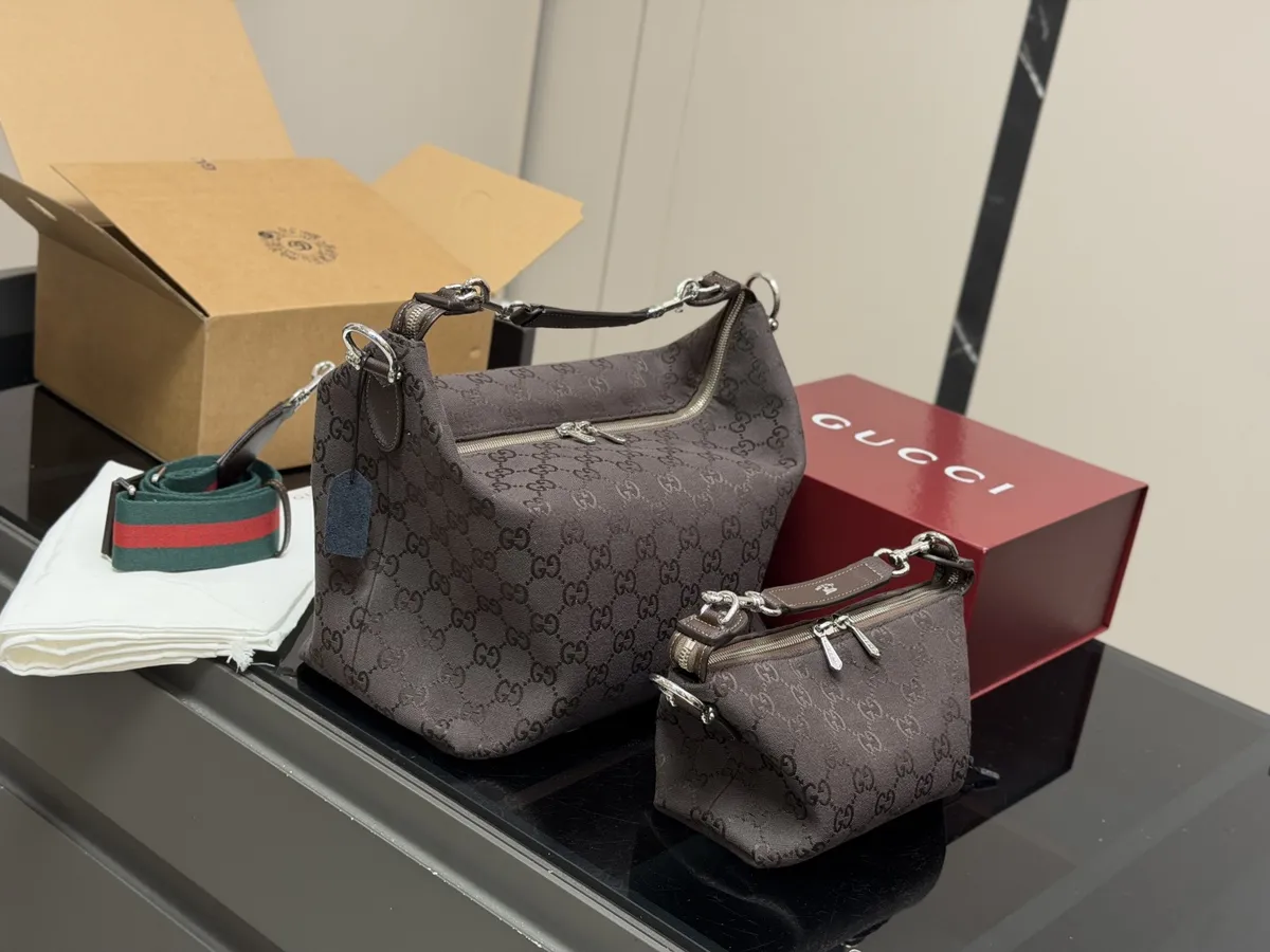 Gucci Monogram Shoulder Bag - 19 × 15 cm Options — source photograph 1 of 3