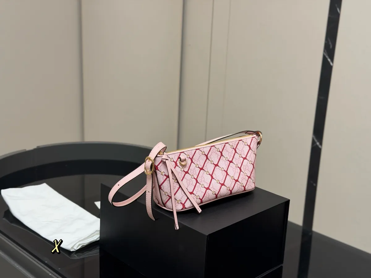 Gucci Ophidia Monogram Shoulder Bag - 23 × 11 cm — source photograph 1 of 3