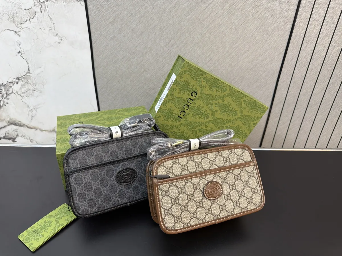 Gucci Printed Camera Bag - 22 × 14 cm — source photograph 1 of 3