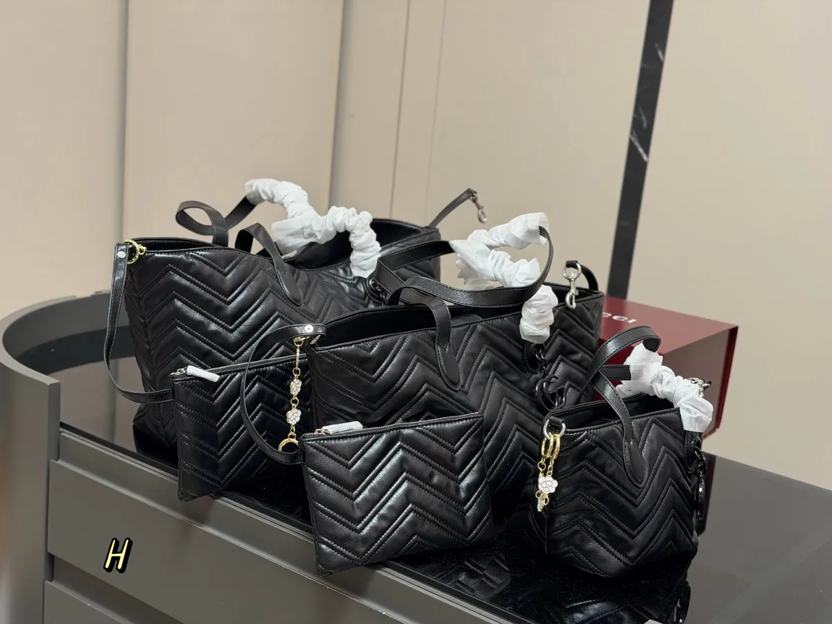 Gucci Quilted Monogram Tote Bag - 35 × 26 cm Options — source photograph 1 of 3