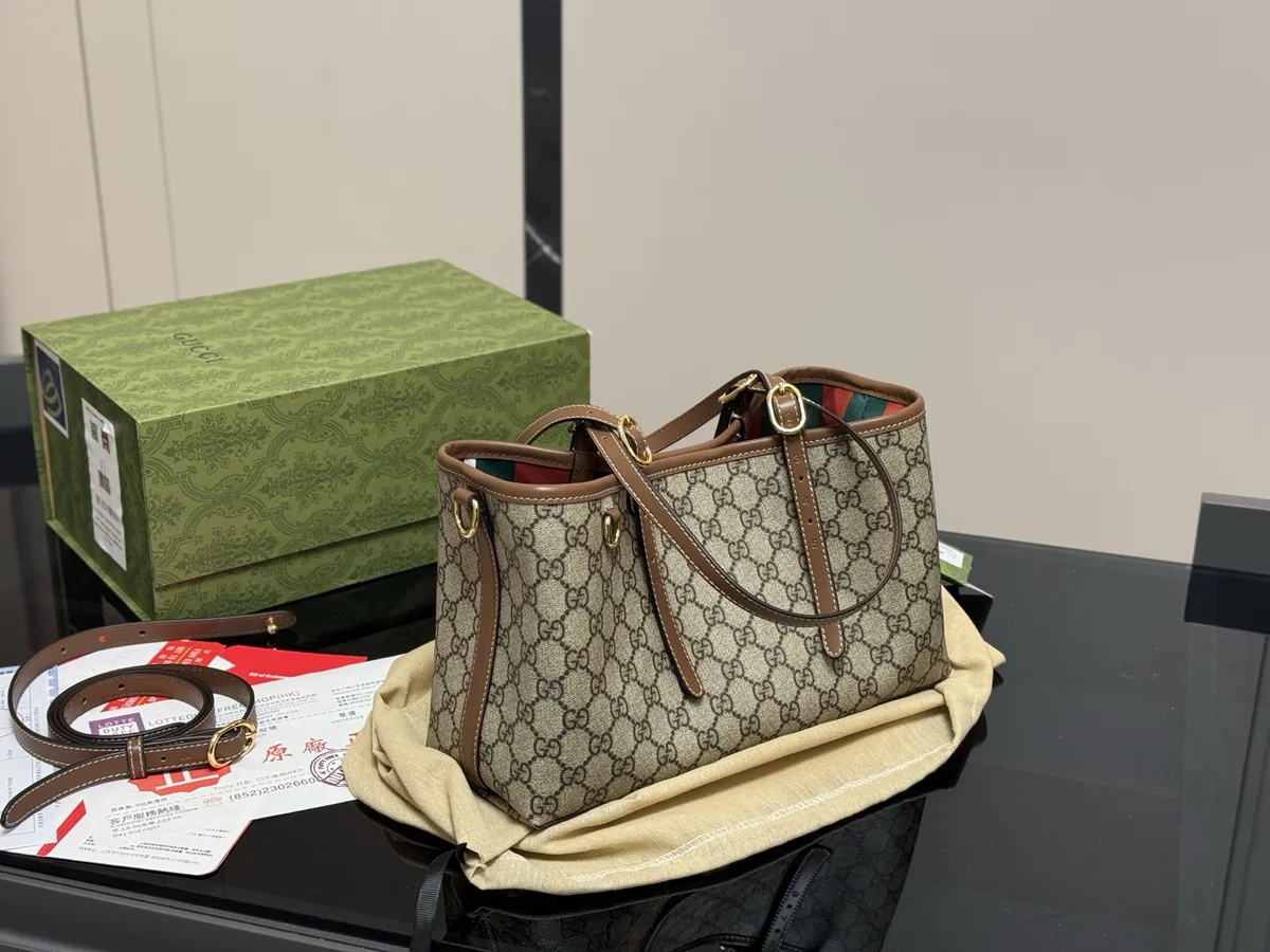 Gucci Tote Bag - 30 × 18 cm — source photograph 1 of 3