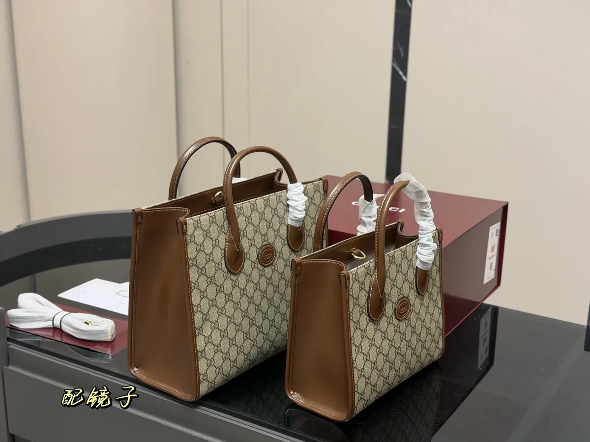 Gucci Tote Bag - 32 × 26 cm Options — source photograph 1 of 3