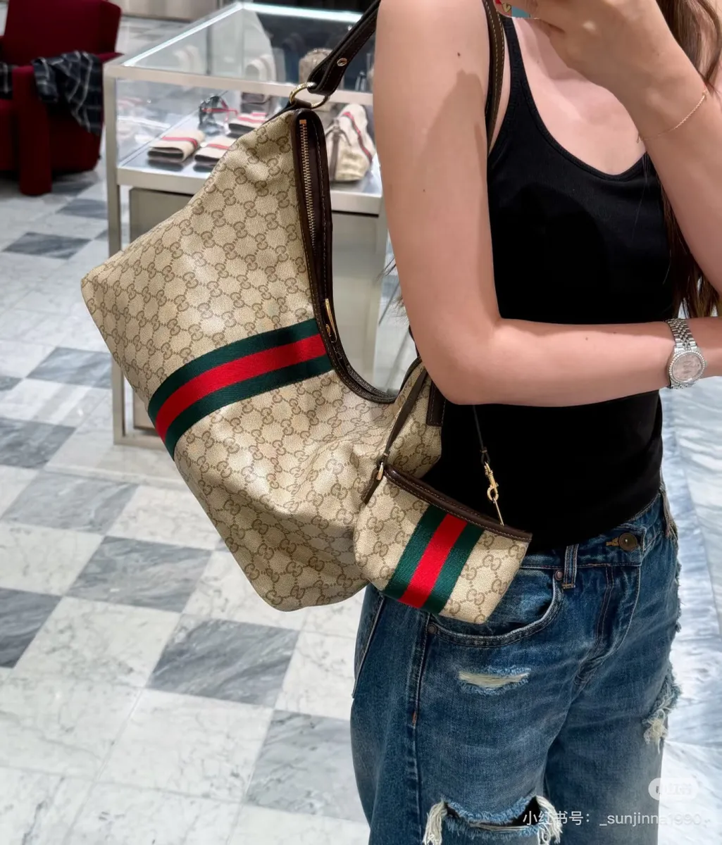 Gucci Tote Bag — source photograph 1 of 3