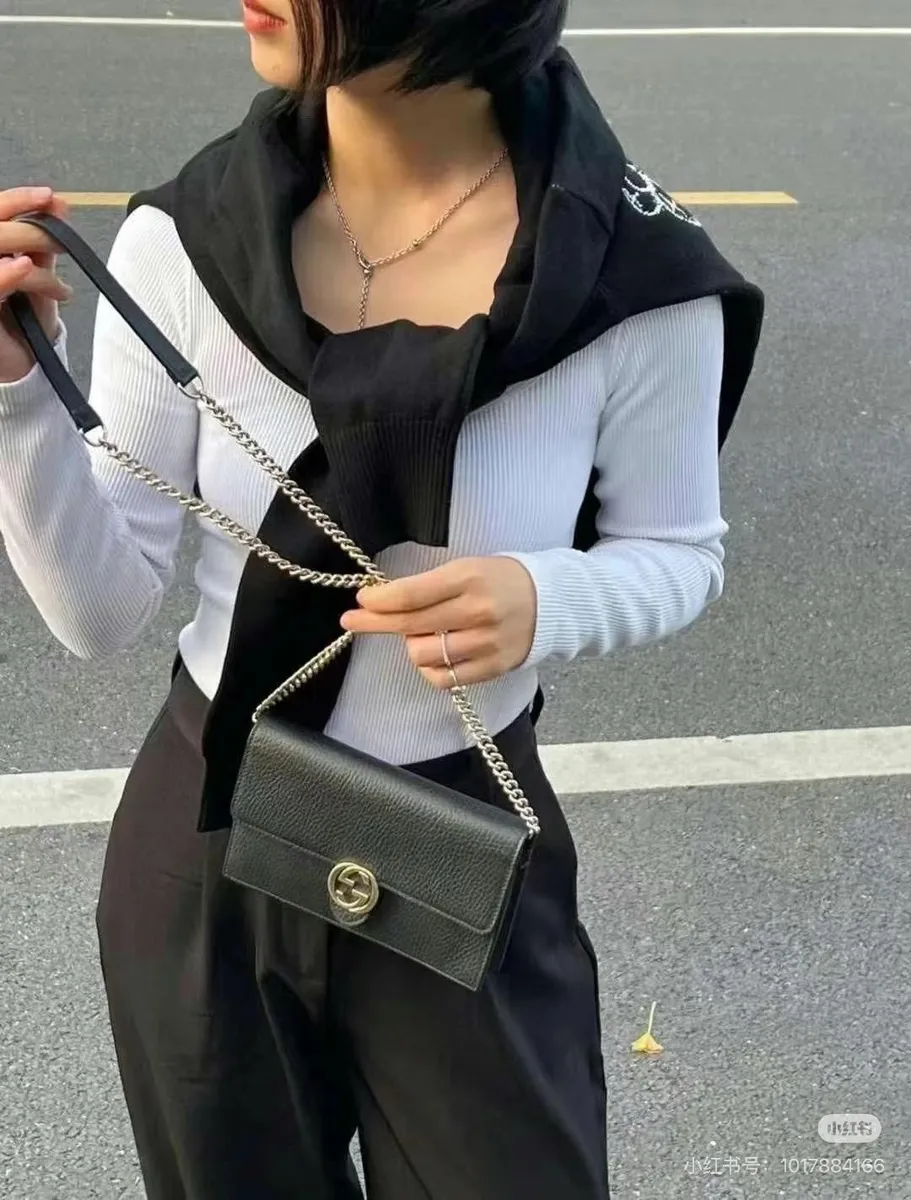 Gucci WOC Wallet on Chain — source photograph 1 of 3
