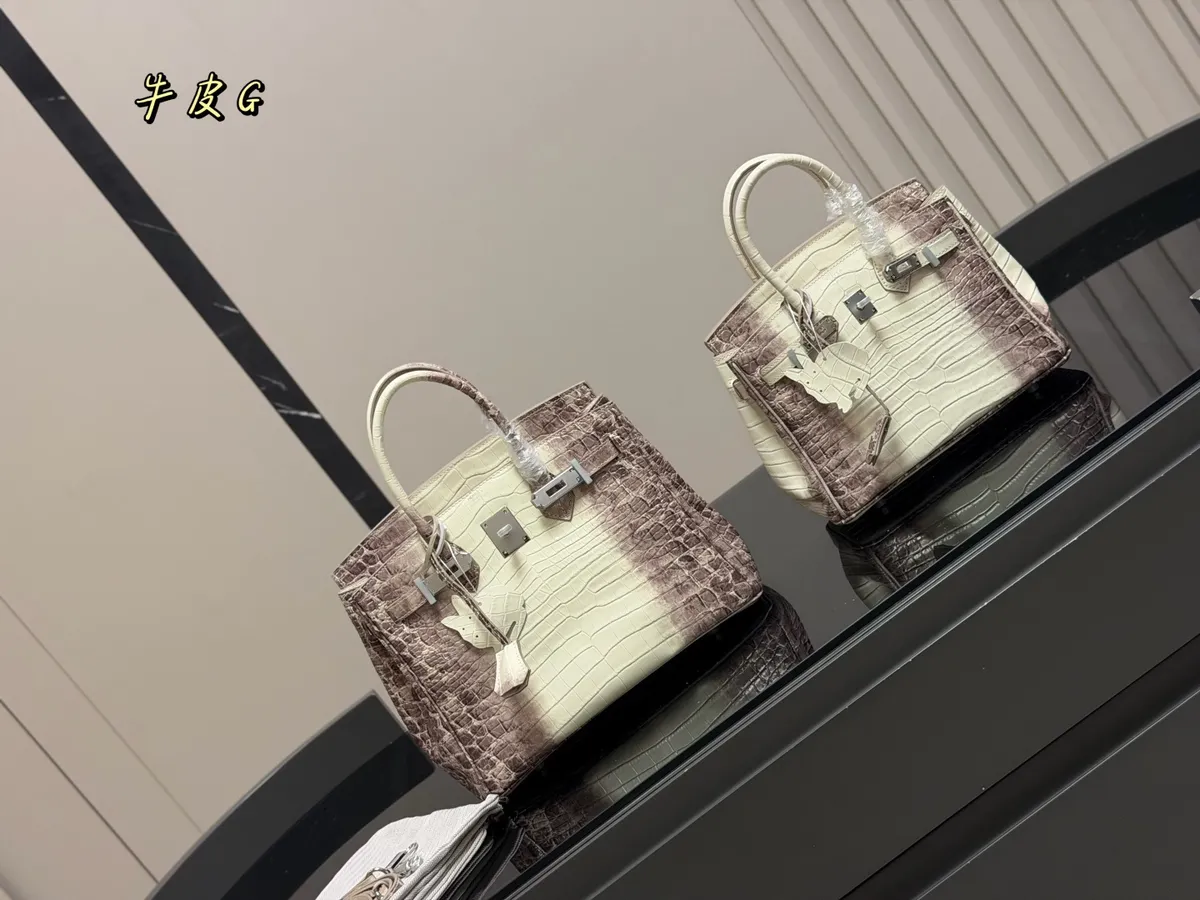 Hermès Birkin Handbag - 30 cm Options — source photograph 1 of 3