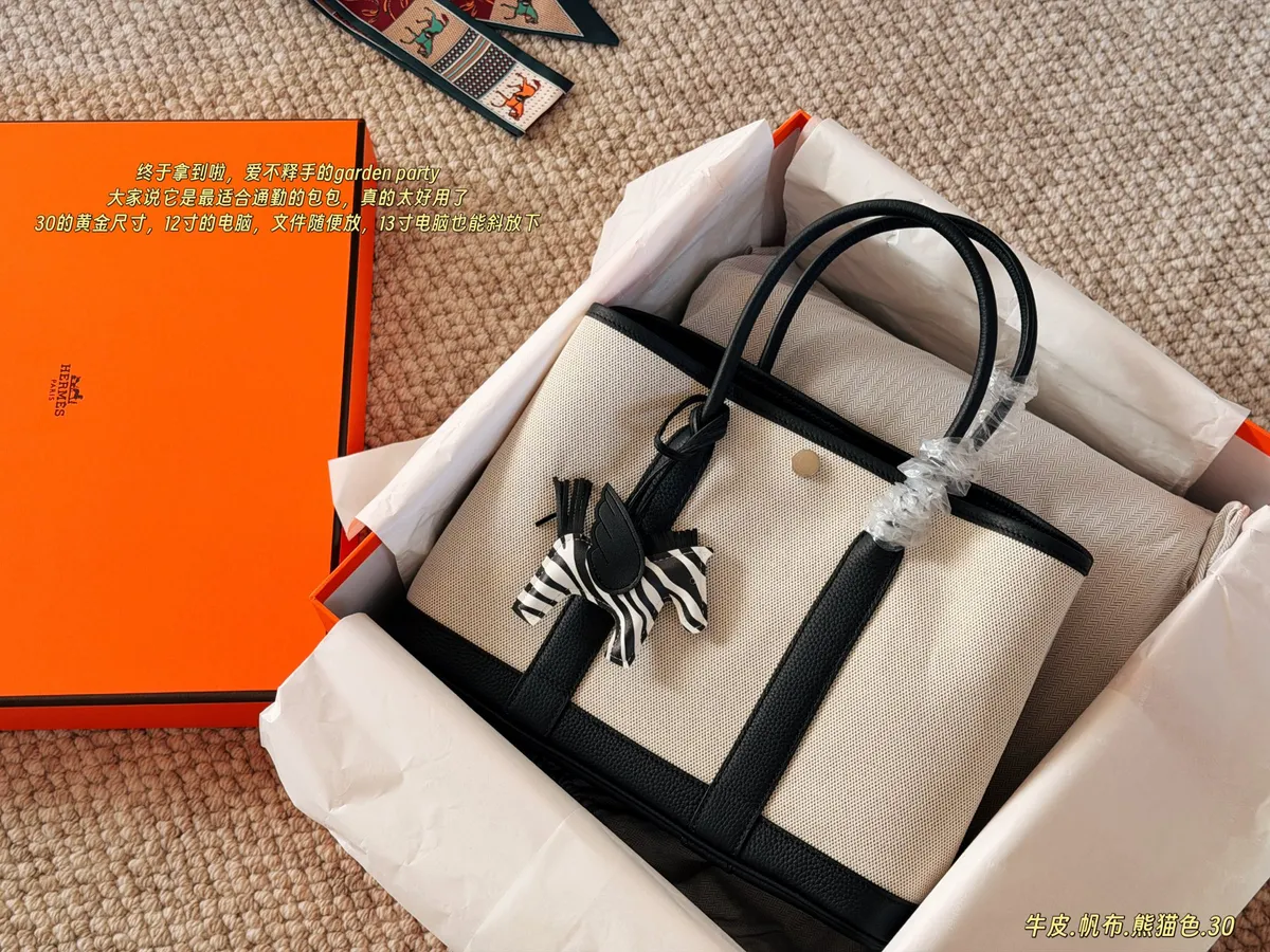 Hermès Canvas Handbag - 31 × 20 cm — source photograph 1 of 3