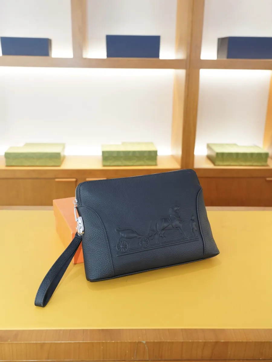 Hermès Clutch Bag — source photograph 1 of 3