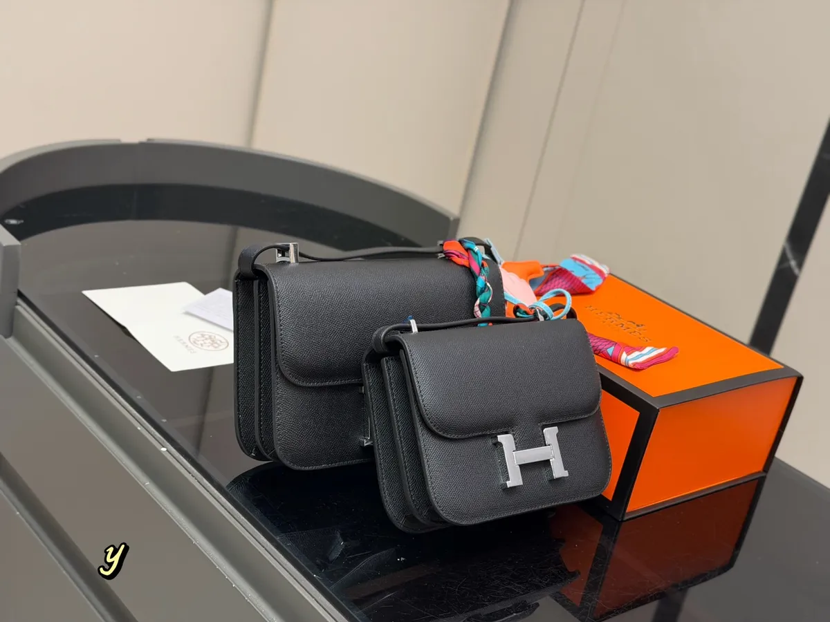 Hermès Constance Handbag - 19 × 14 cm Options — source photograph 1 of 3