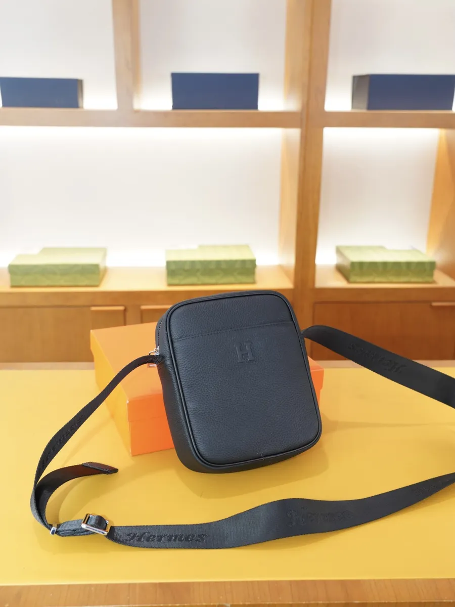 Hermès Crossbody Bag — source photograph 1 of 3