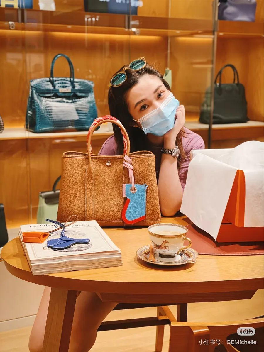 Hermès Garden Party Handbag — source photograph 1 of 3