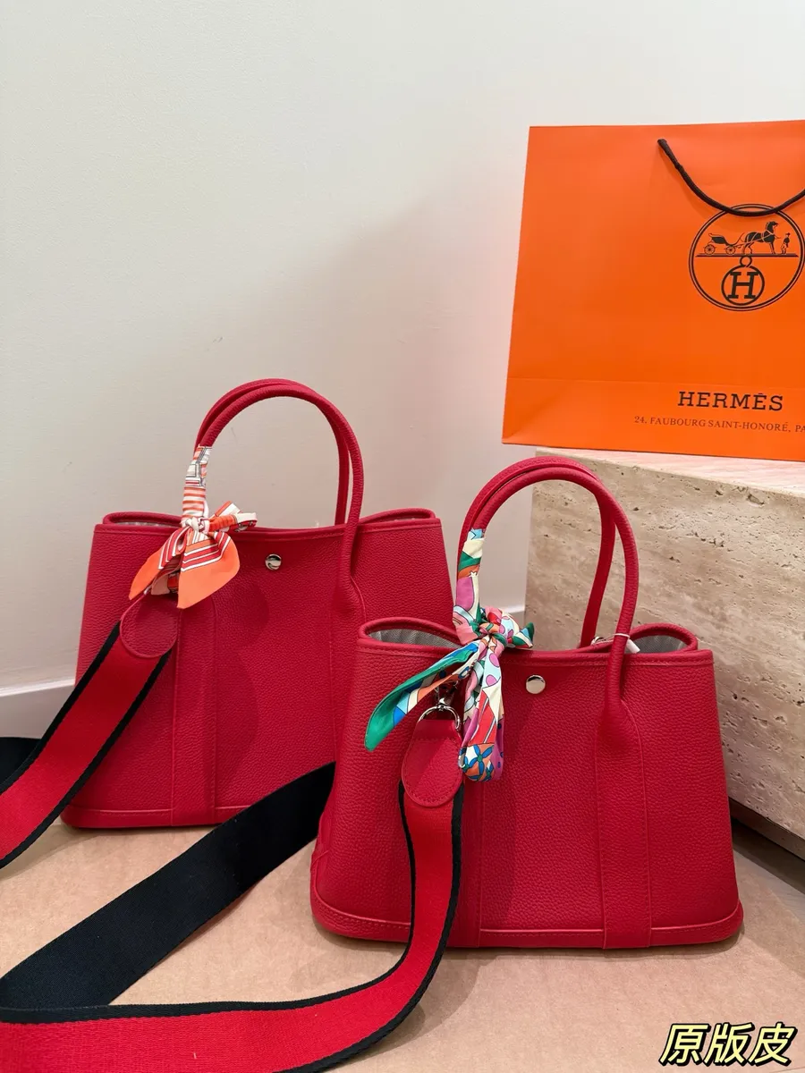 Hermès Handbag - 30 cm Options — source photograph 1 of 3