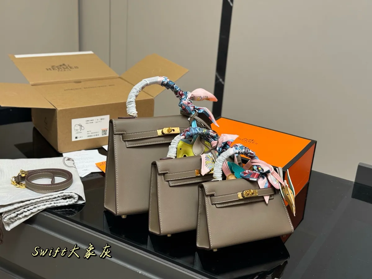 Hermès Kelly Handbag - 25 cm Options — source photograph 1 of 3