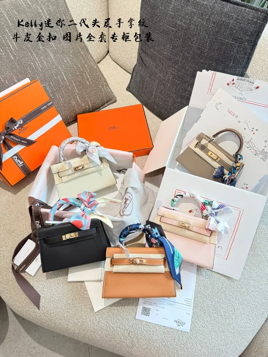 Hermès Kelly Mini Bag - 19 cm — source photograph 1 of 3