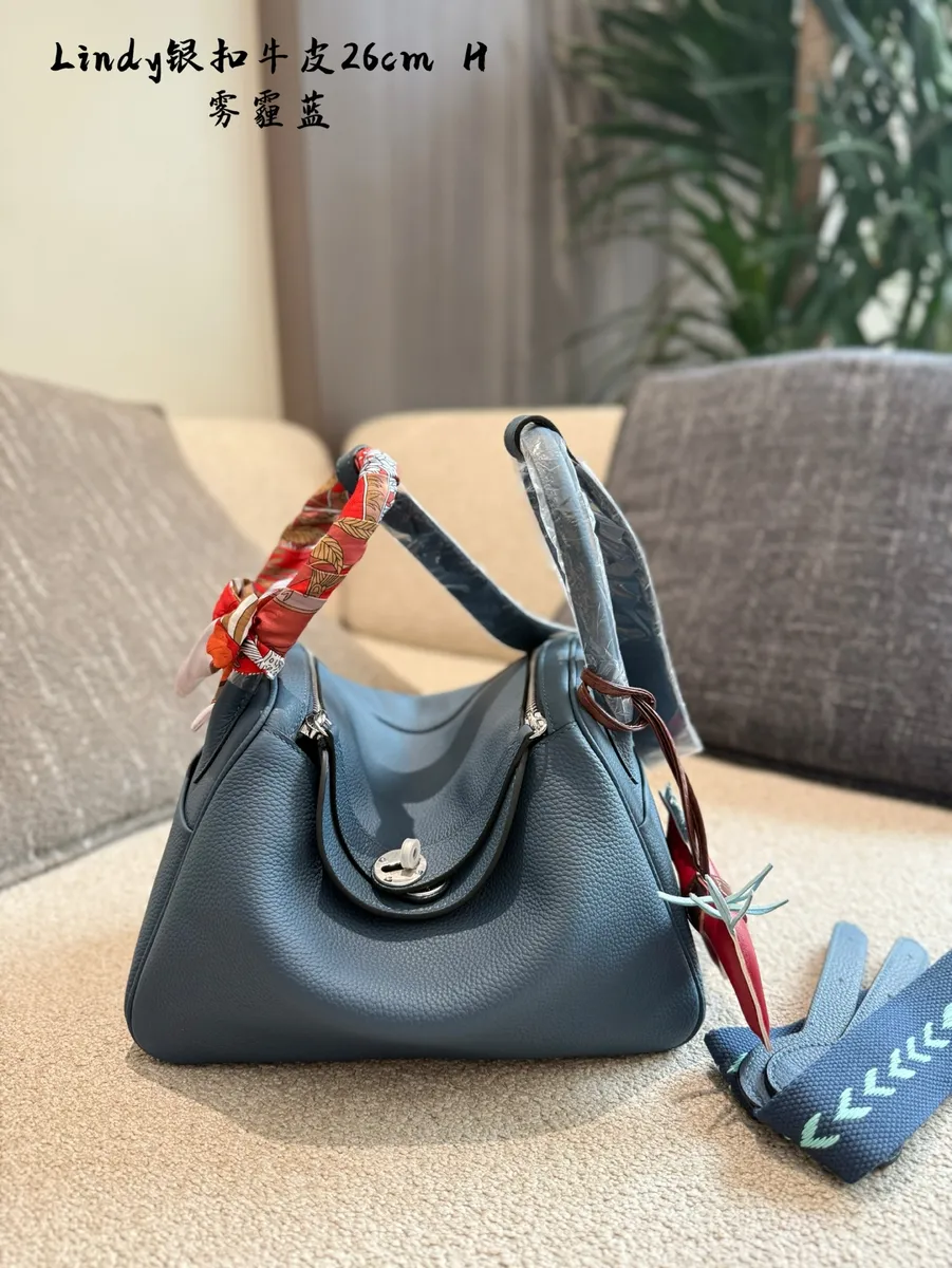 Hermès Lindy Crossbody Bag — source photograph 1 of 3