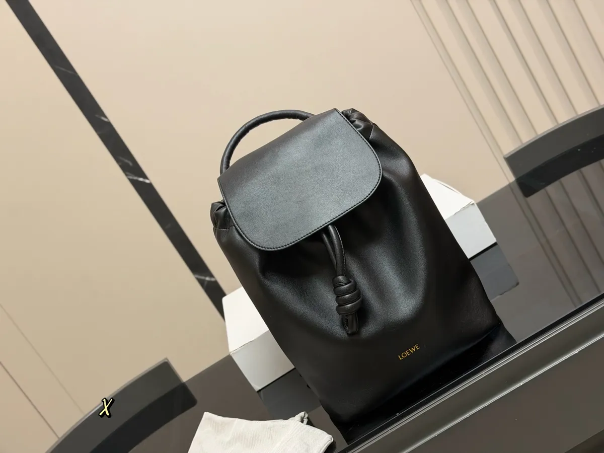 Loewe Flamenco Backpack - 28 × 35 cm — source photograph 1 of 3