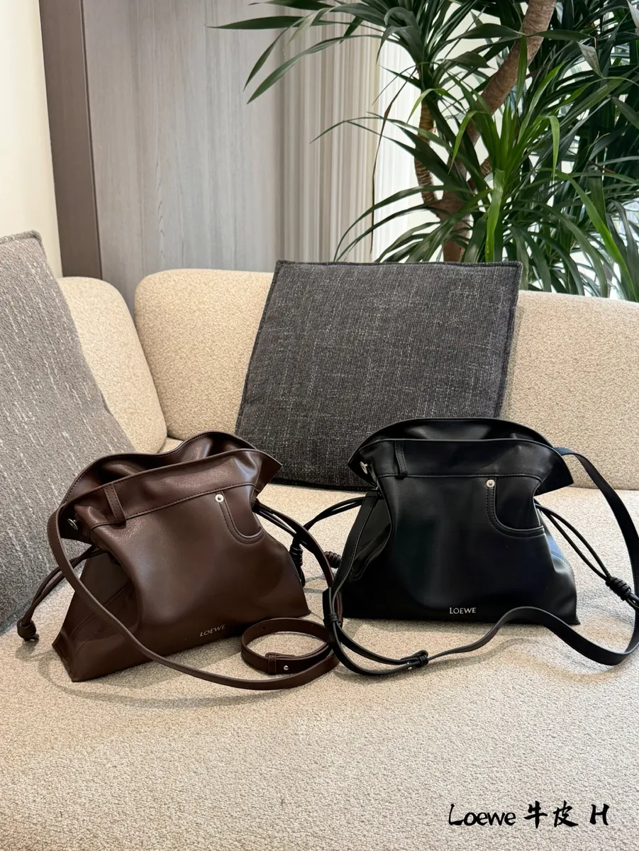 Loewe Flamenco Drawstring Crossbody Bag - 25 cm — source photograph 1 of 3