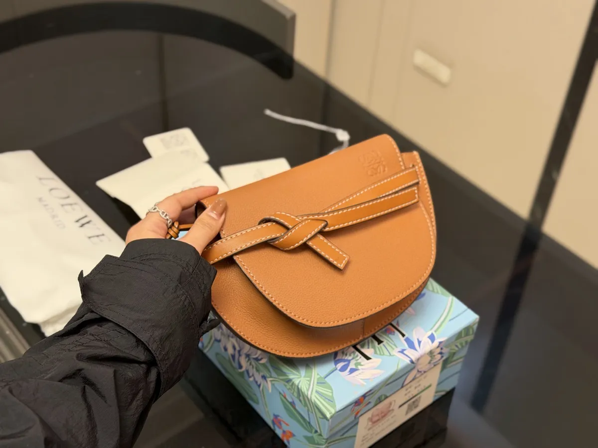 Loewe Gate Crossbody Bag - 18 × 13 cm — source photograph 1 of 3