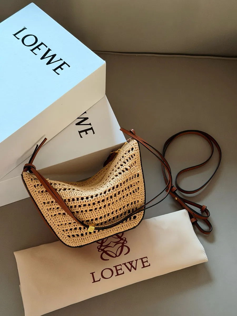 Loewe Hammock Shoulder Bag - 16 cm — source photograph 1 of 3