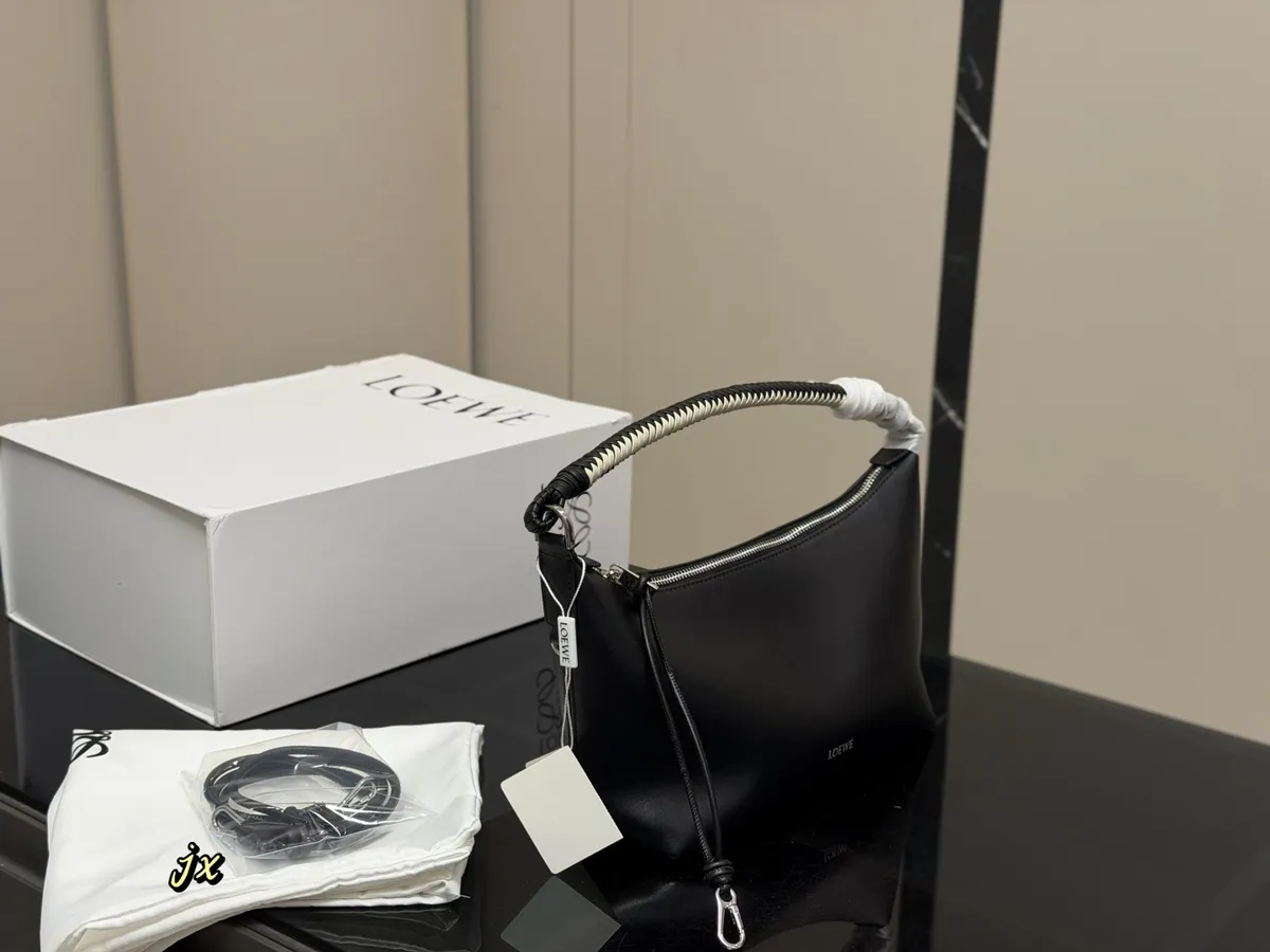 Loewe Luna Shoulder Bag - 27 × 19 cm — source photograph 1 of 3