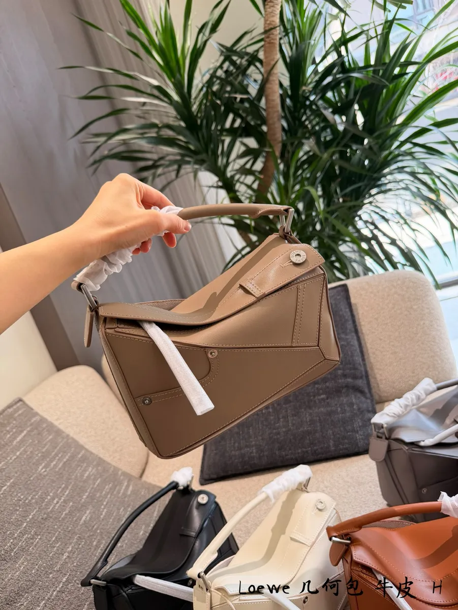 Loewe Puzzle Crossbody Bag - 24 cm — source photograph 1 of 3