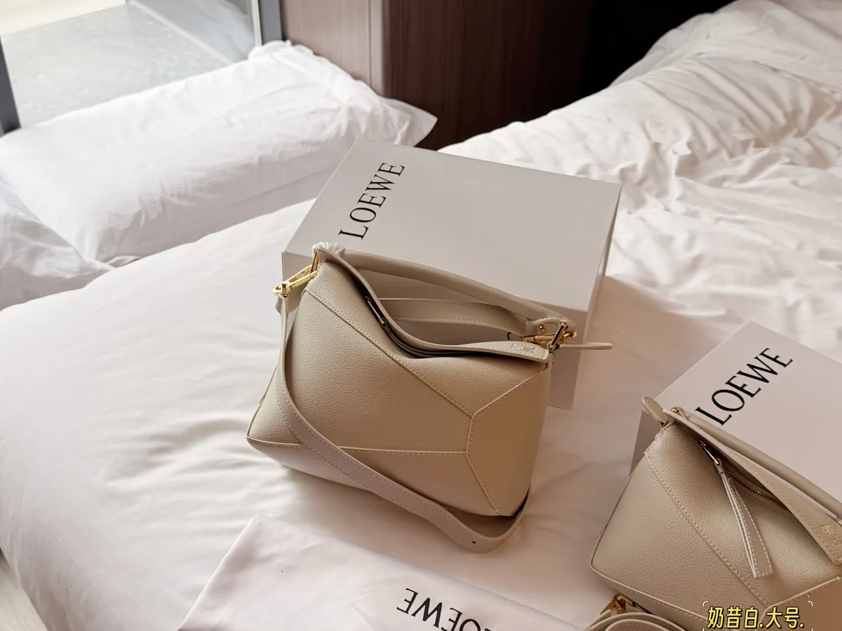 Loewe Puzzle Mini Bag - 18 × 10 cm Options — source photograph 1 of 3