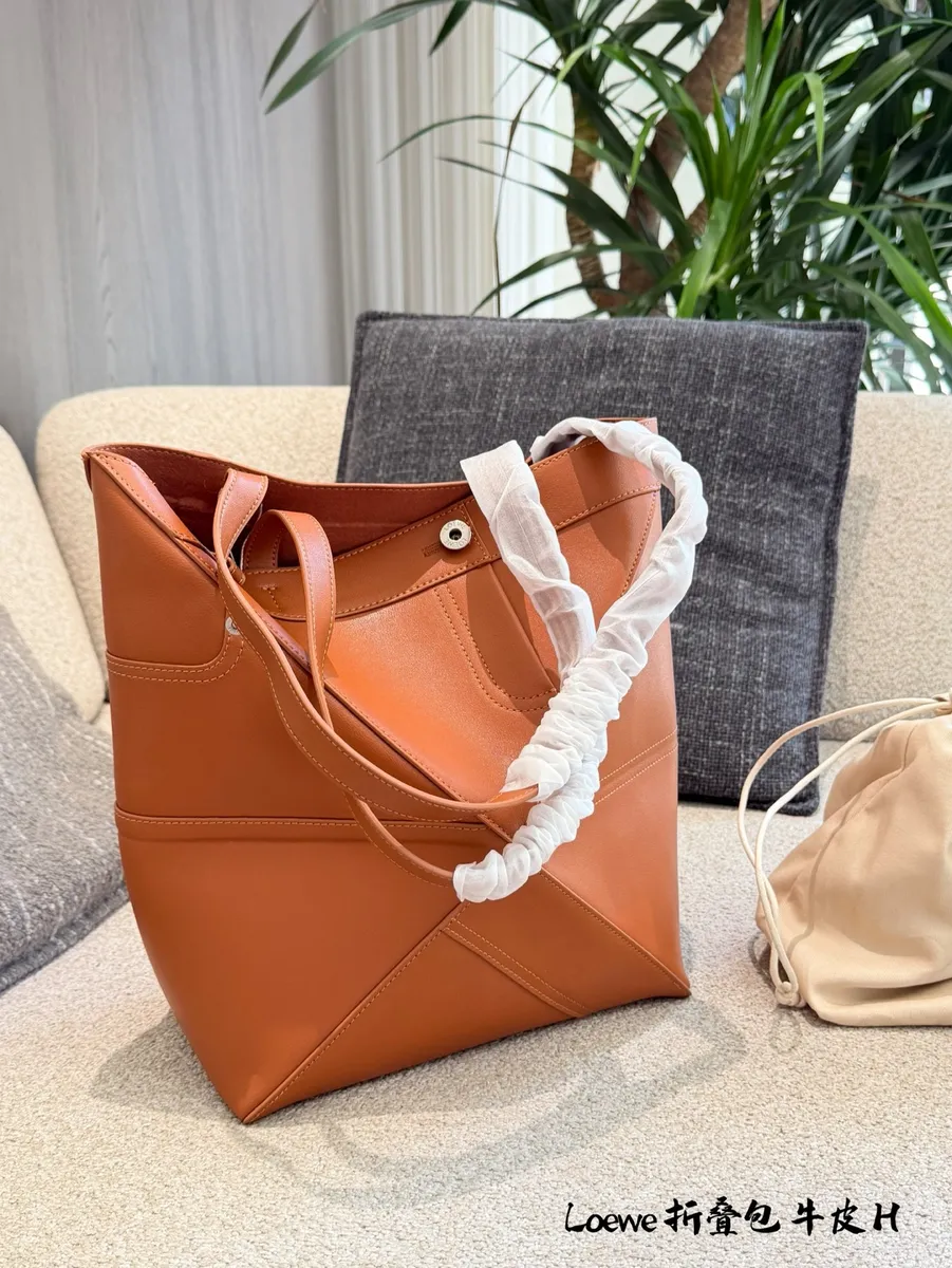 Loewe Puzzle Tote Bag - 25.5 × 14.5 × 31.5 cm — source photograph 1 of 3