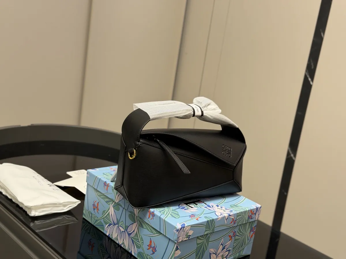 Loewe Shoulder Bag - 29 × 12 cm — source photograph 1 of 3