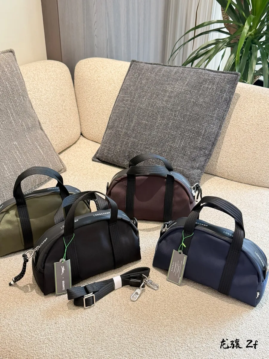 Longchamp Le Pliage Nylon Crossbody Bag - 28 cm — source photograph 1 of 3