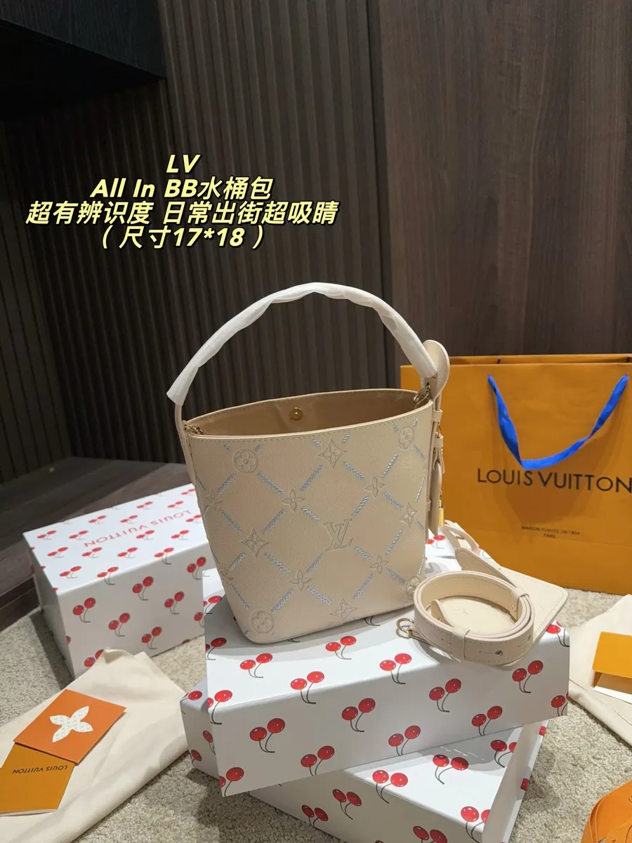 Louis Vuitton All In Bucket Bag - 17 × 18 cm — source photograph 1 of 3