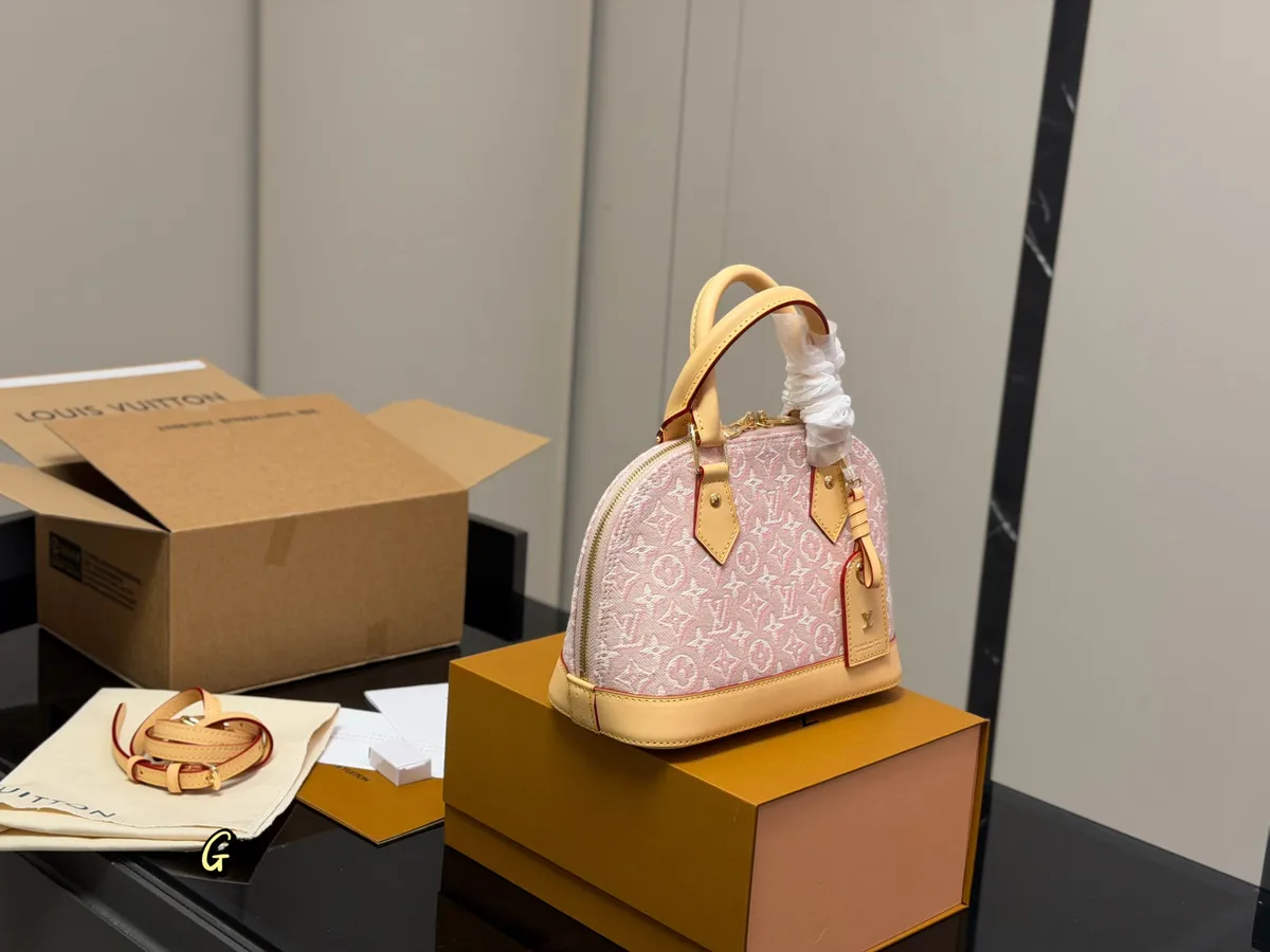 Louis Vuitton Alma Handbag - 25 × 18 cm Options — source photograph 1 of 3