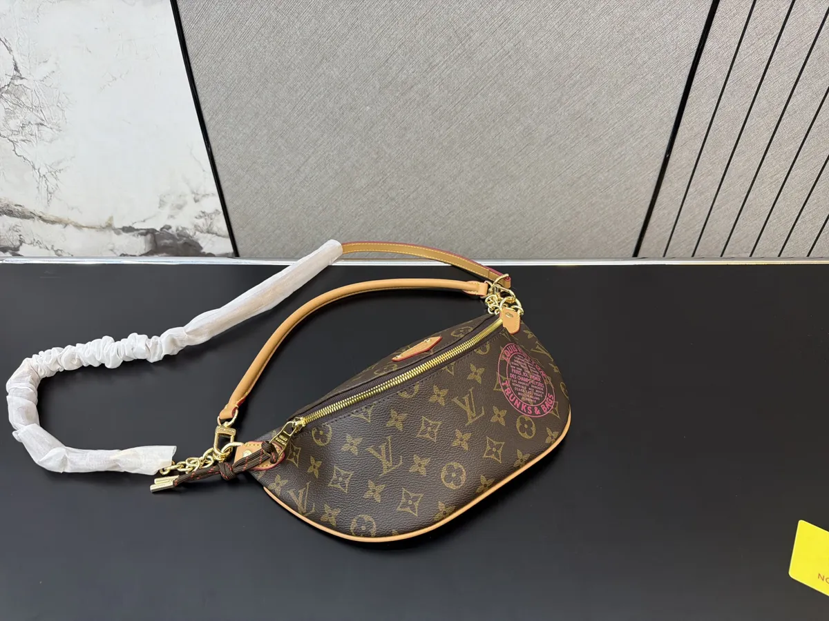 Louis Vuitton Bumbag Belt Bag - 30 × 15 cm — source photograph 1 of 3