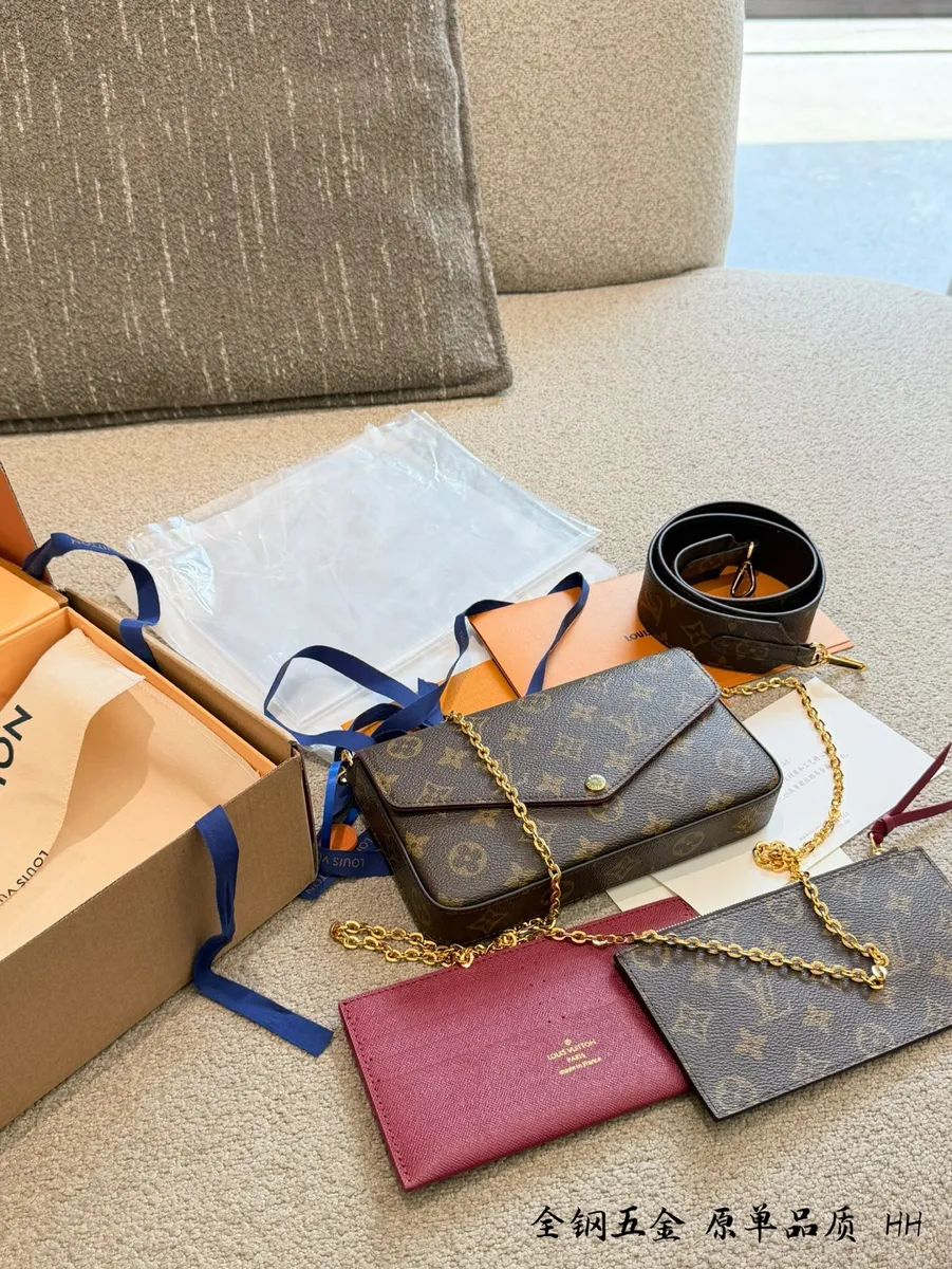 Louis Vuitton Canvas Monogram Crossbody Bag - 22 × 13 cm — source photograph 1 of 3