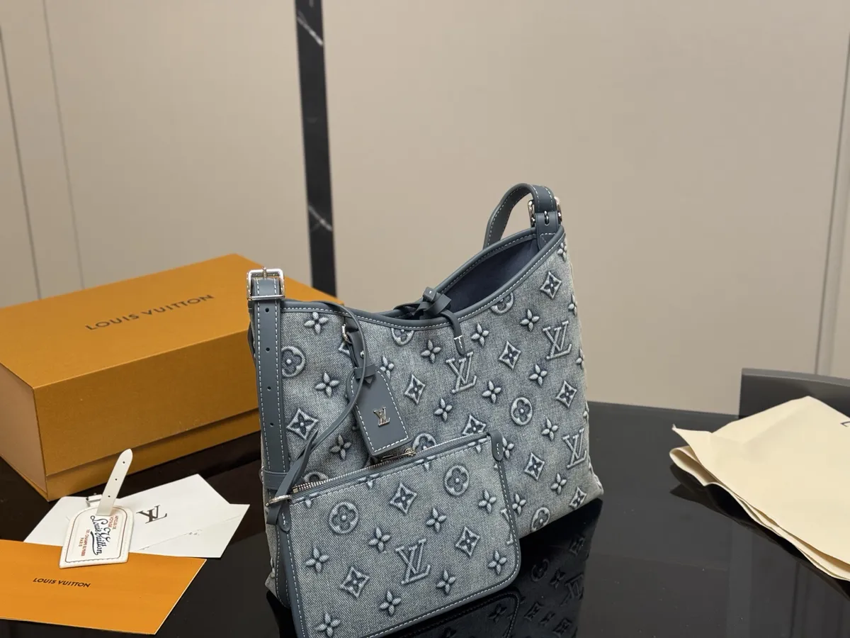 Louis Vuitton CarryAll Bow Crossbody Bag - 31 × 26 cm — source photograph 1 of 3