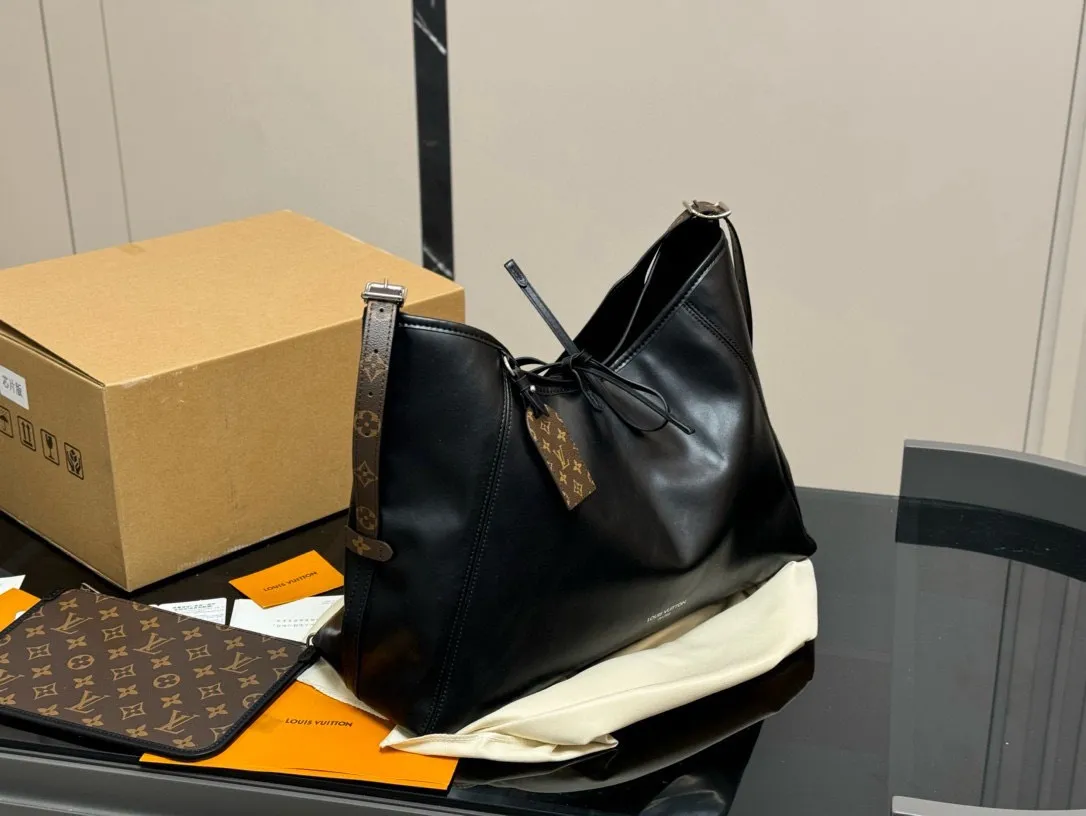 Louis Vuitton CarryAll Bow Crossbody Bag - 42 × 30 cm — source photograph 1 of 3