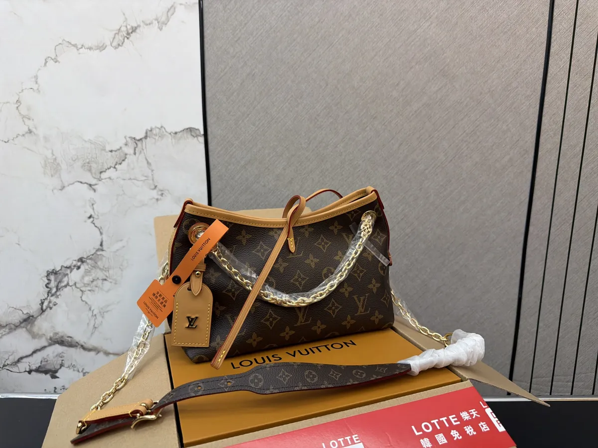 Louis Vuitton CarryAll Canvas Monogram Shoulder Bag - 27 × 16 cm — source photograph 1 of 3