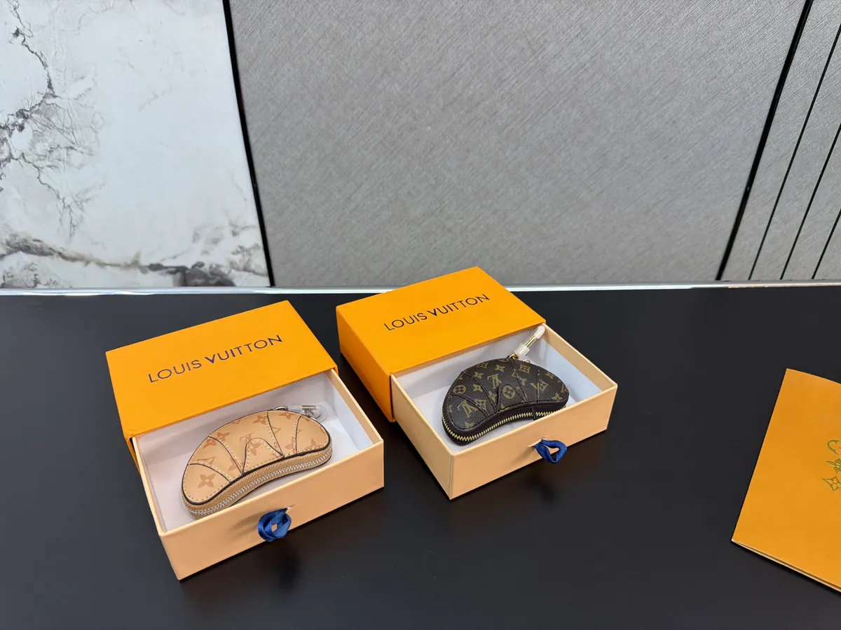 Louis Vuitton Croissant Handbag — source photograph 1 of 3