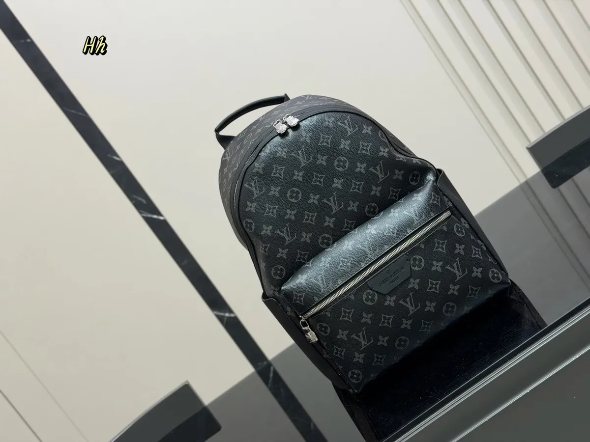 Louis Vuitton Discovery Backpack - 28 × 40 cm — source photograph 1 of 3