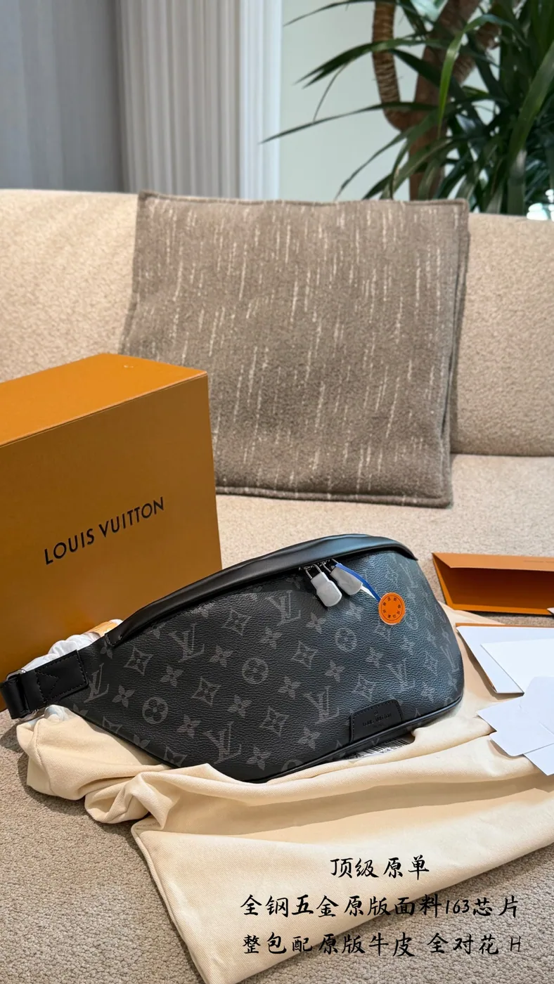 Louis Vuitton Discovery Monogram Bumbag, black and grey — full bumbag
