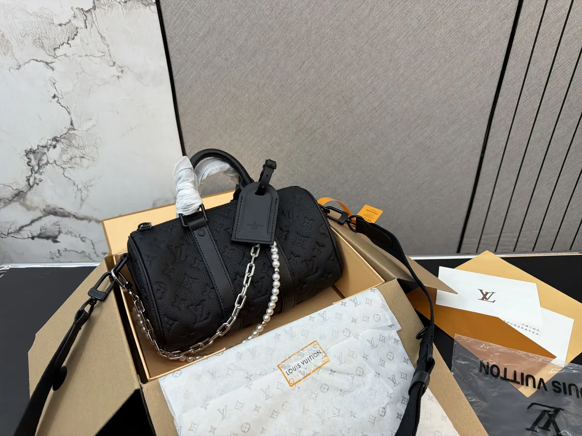 Louis Vuitton Keepall Crossbody Bag - 25 cm — source photograph 1 of 3
