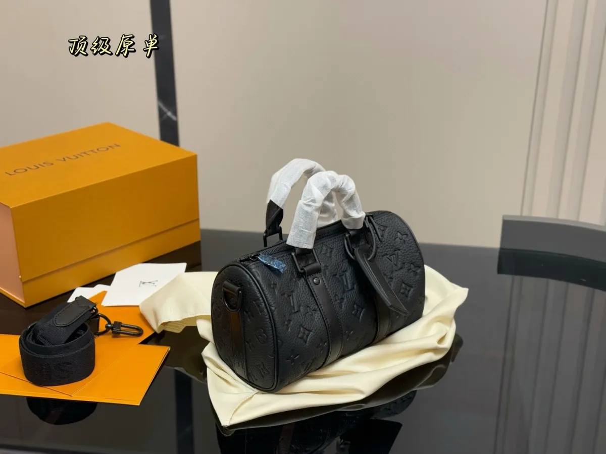 Louis Vuitton Keepall Satchel Bag - 25 × 14 cm — source photograph 1 of 3