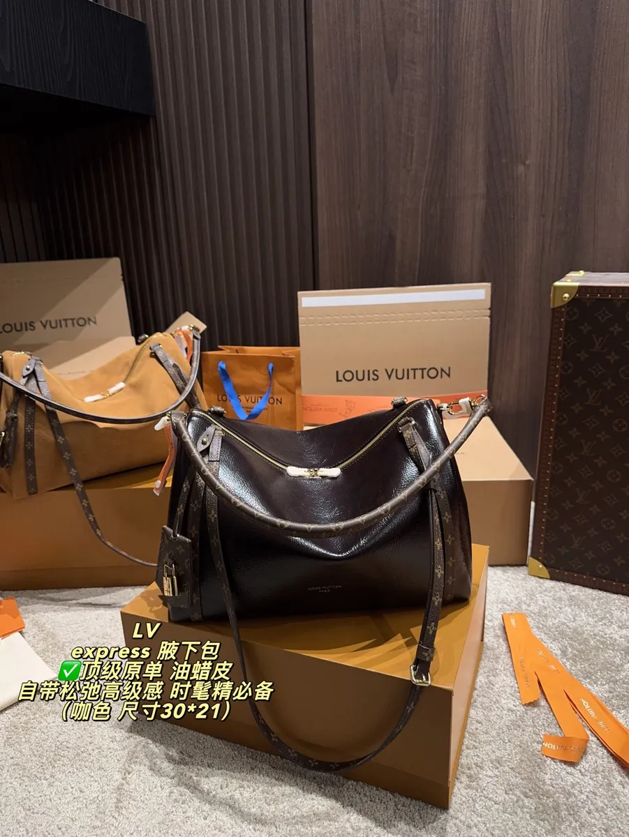 Louis Vuitton Keepall Travel Bag — source photograph 1 of 3
