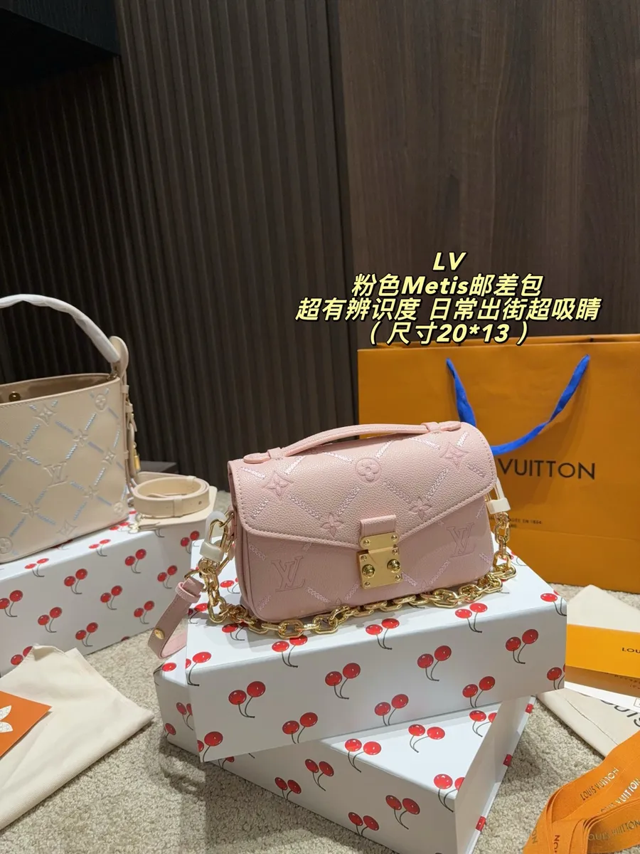 Louis Vuitton Metis Messenger Bag — source photograph 1 of 3