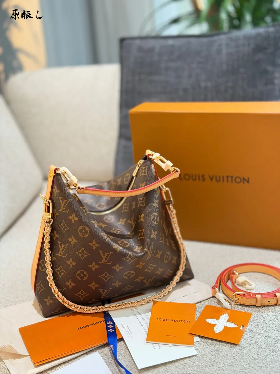 Louis Vuitton Multipass Canvas Monogram Crossbody Bag - 30 × 26 × 10 cm — source photograph 1 of 3