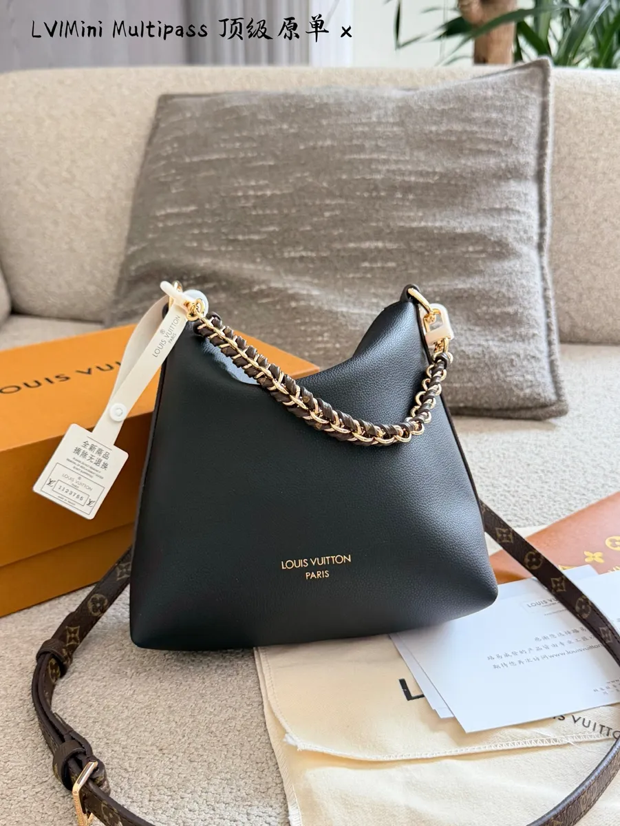 Louis Vuitton Multipass Monogram Chain Crossbody Bag - 18 cm — source photograph 1 of 3